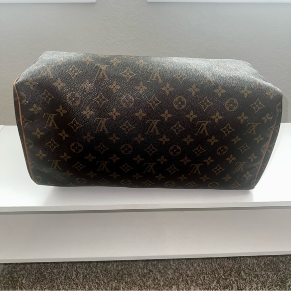 Louis Vuitton Speedy 40 Handbag - Picture 4 of 11
